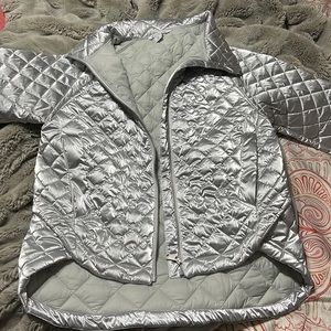 Athleta Whisper Featherless Jacket Metallic Silver Size xs, runs big.